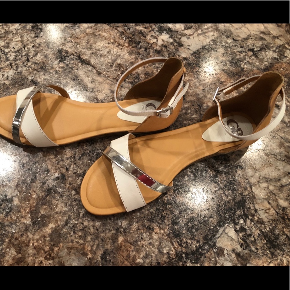 Gianni Bini Simple Two Tone Sandals!